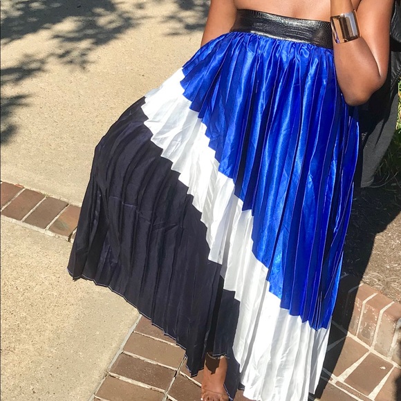 LAST SIZE (SMALL)๐Stand Out Maxi Skirt๐ - Picture 4 of 5